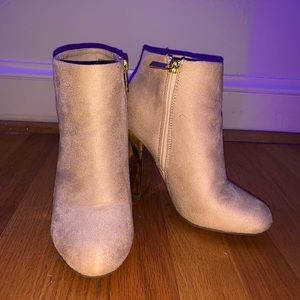Cream heeled boots with a gold back, size 5.5